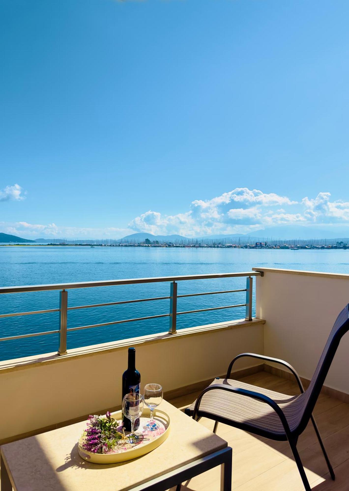 Bluish 3A Appartement Preveza Buitenkant foto
